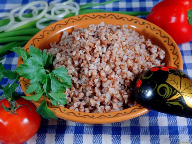 kilo kaybı için haşlanmış karabuğday ve domates